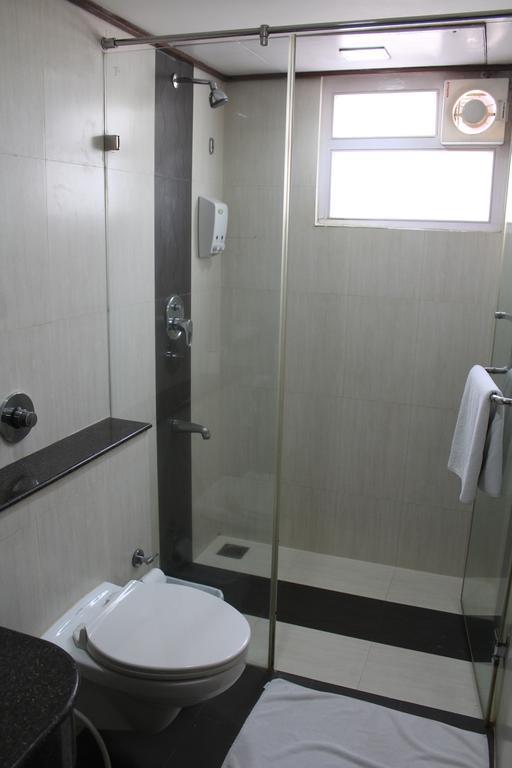The Lotus Apartment Hotel, Venkatraman Street Chennai Zewnętrze zdjęcie
