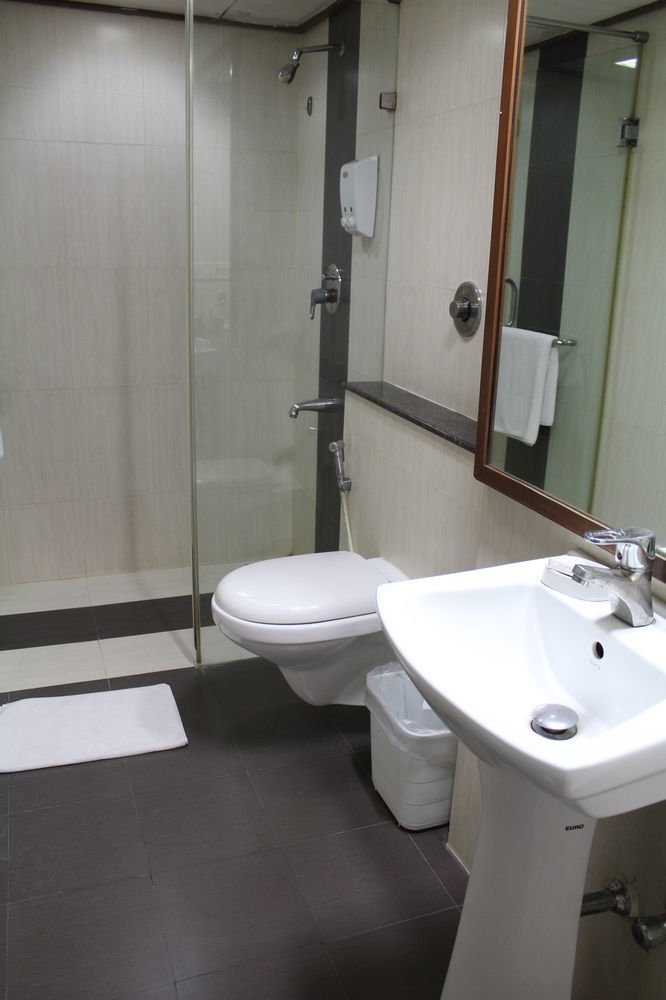 The Lotus Apartment Hotel, Venkatraman Street Chennai Zewnętrze zdjęcie