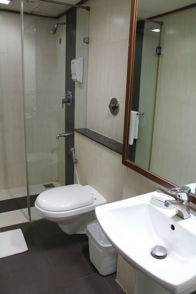 The Lotus Apartment Hotel, Venkatraman Street Chennai Zewnętrze zdjęcie